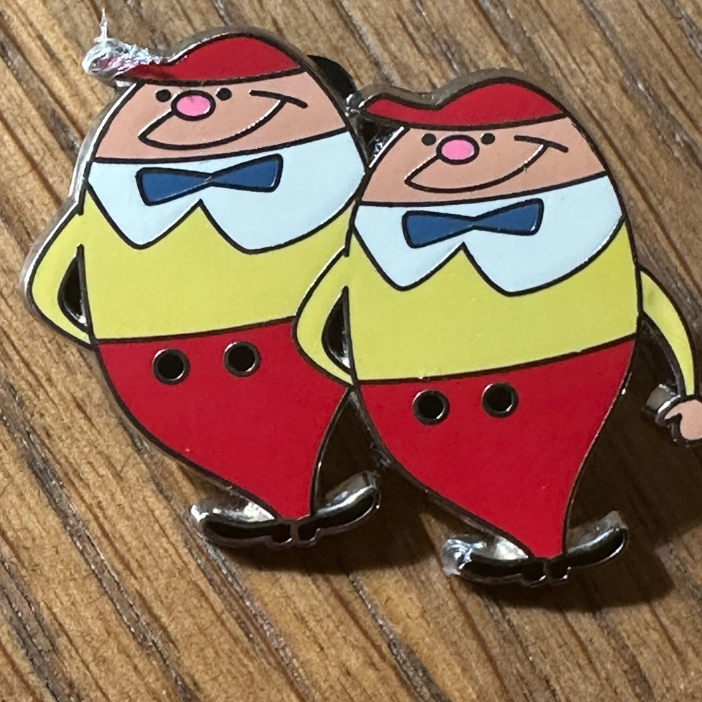 Alice in Wonderland Tweedledum Tweedledee Disney pin
